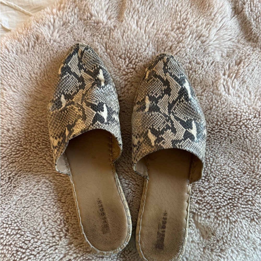 Halogen Women's Snake Print Mules